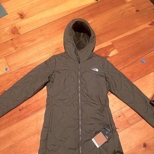 Northface long moss green winter jacket size small. NWT